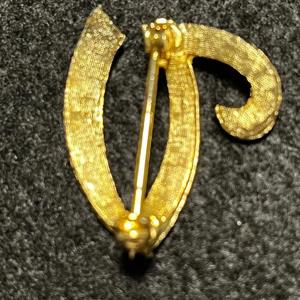 Vintage Gold Plated Cursive Letter “V” Brooch Fashion - Rare Collectible